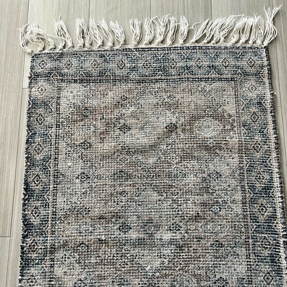Home Goods Rug - Picture 3 of 3